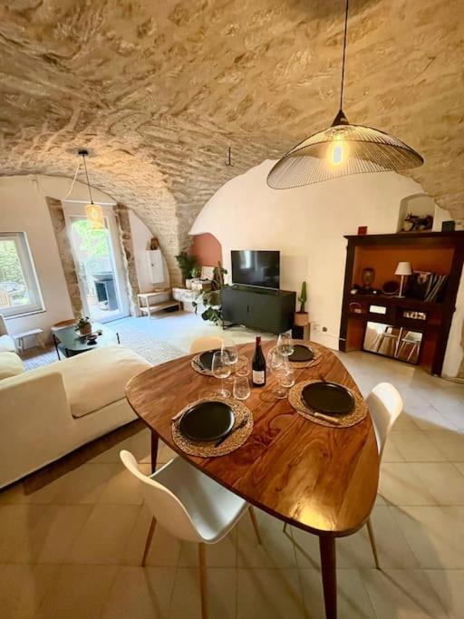 Charmante Maison De Village Au Pied Du Luberon Cabrieres-d'Aigues Exterior photo